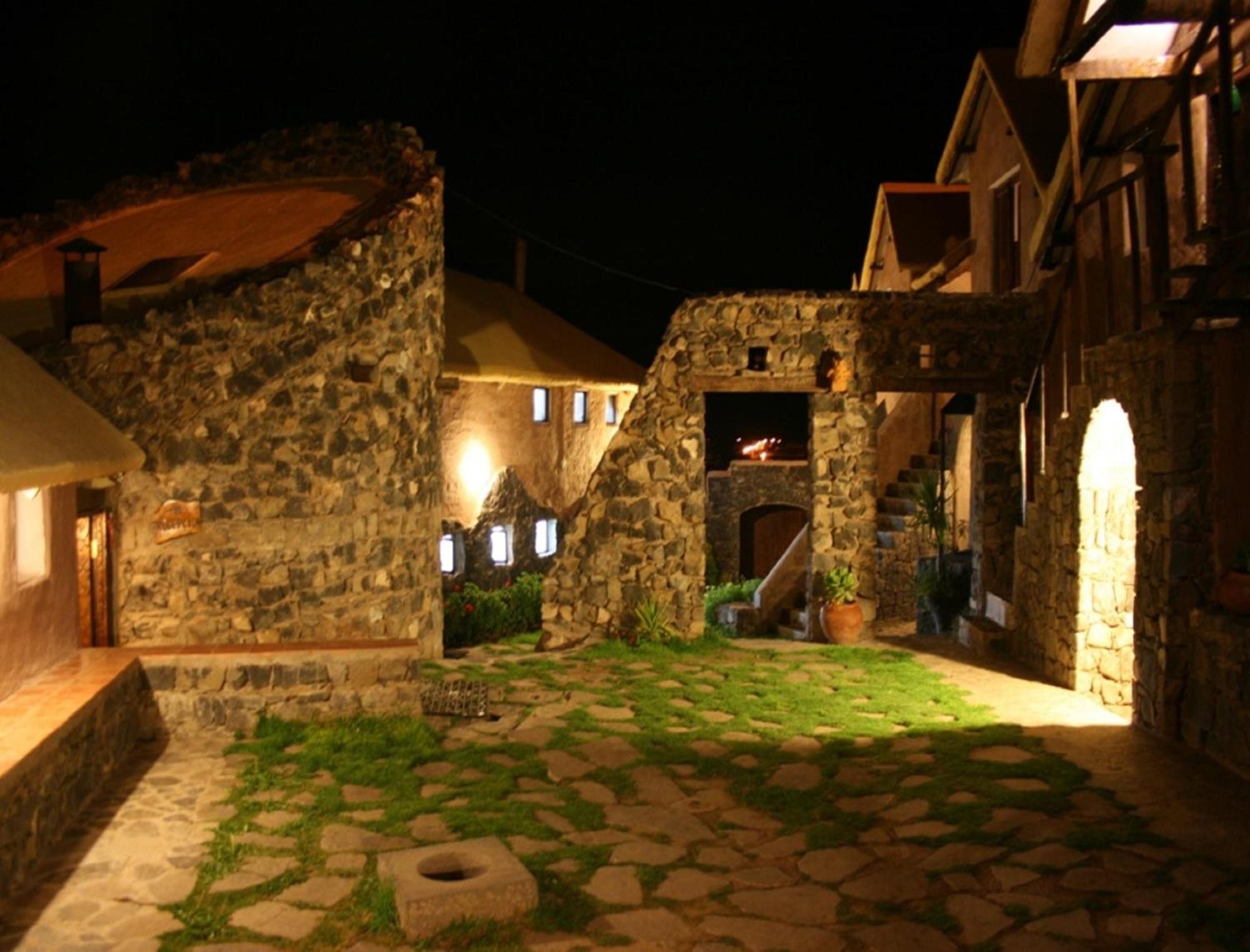 Pozo Del Cielo Hotel Chivay Buitenkant foto